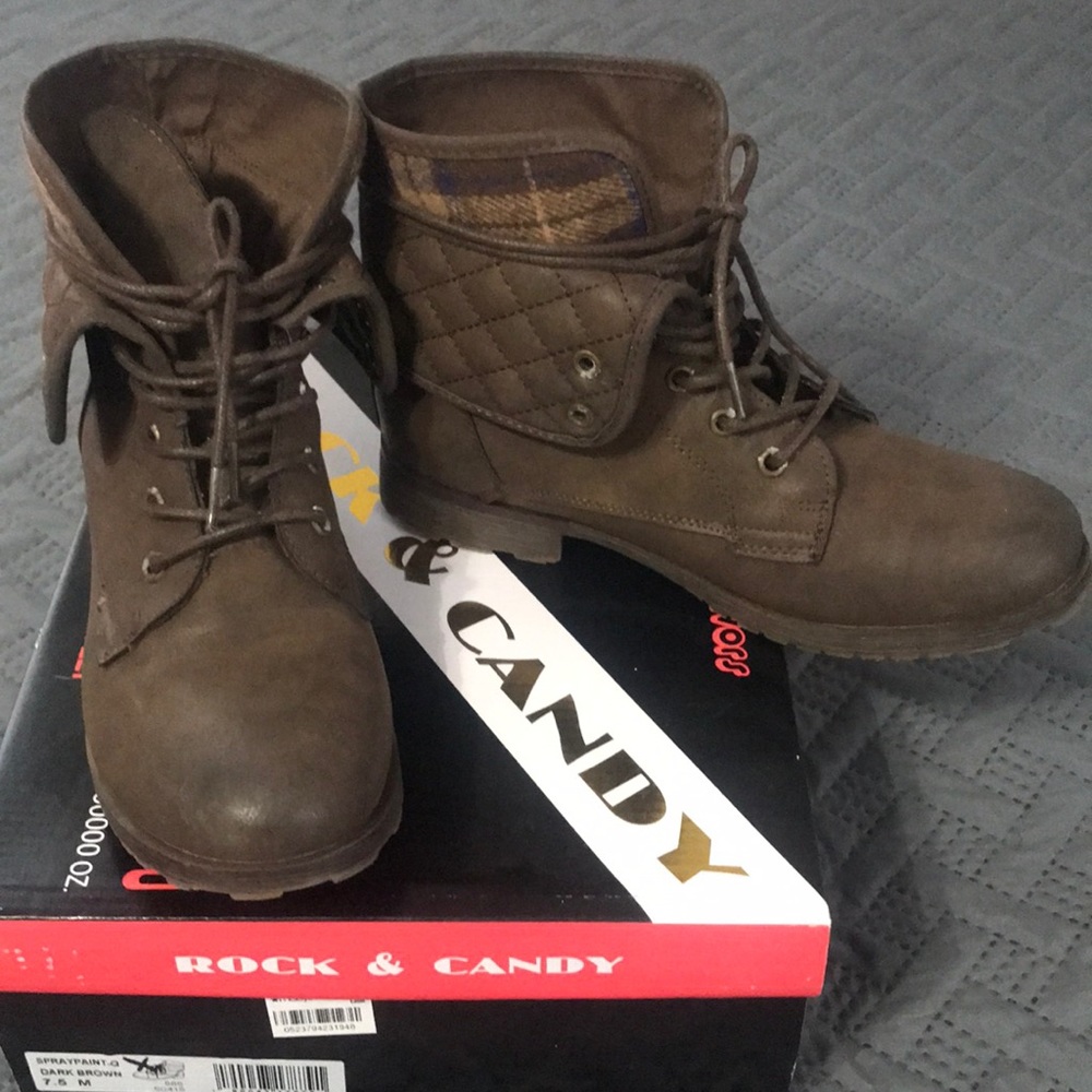 Like-new combat boots. Women’s sz 7.5